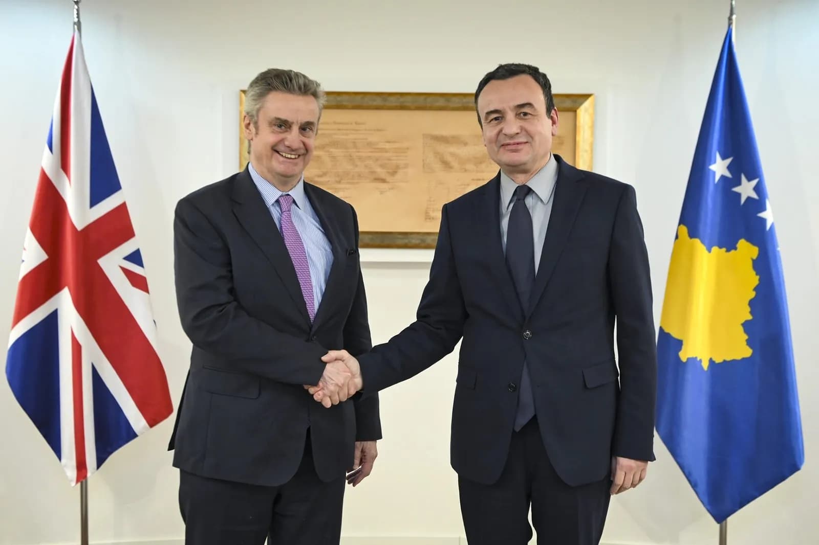 Ambasadori britanik mirëpret avancimin e Ligjit për të Huajt përmes marrëveshjes Kosovë-BE