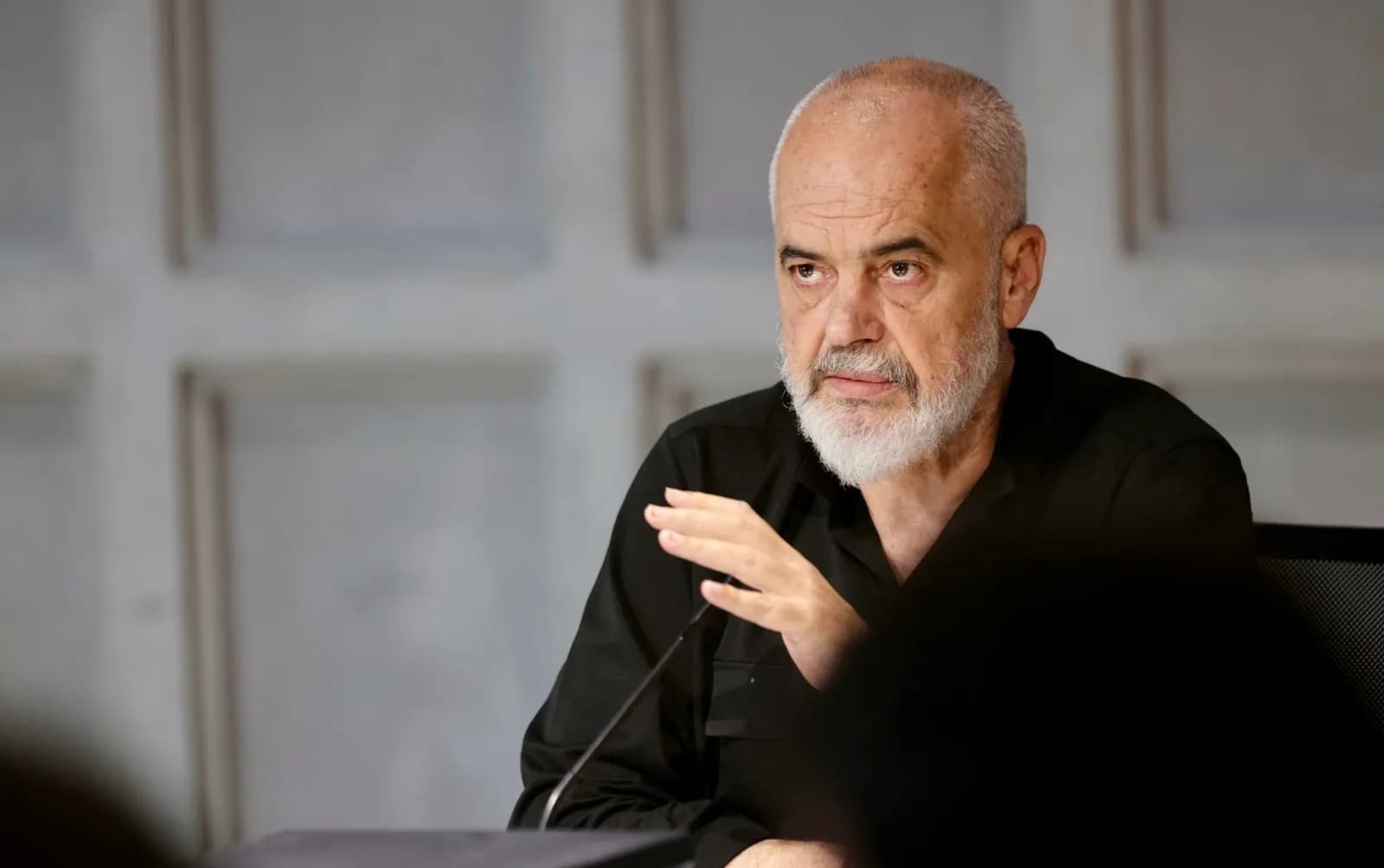 Edi Rama: Sa herë nafta do kalojë 220 lekë për litër, do të ulim me 20% akcizën