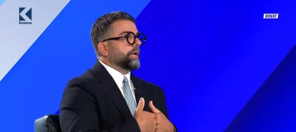 Ekspozita e Shkëlzen Gashit, Artan Behrami kërkon protestë kundër Kurtit: Duhet të bie Qeveria!