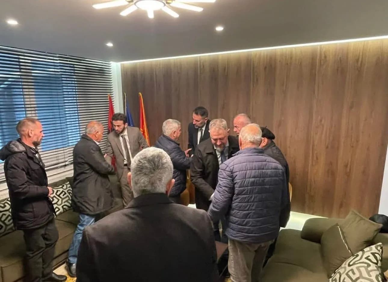 Familja e të ndjerit Miftar Lushtaku fal gjakun pas aksidentit tragjik, edhe kryetari i Skenderat prezent