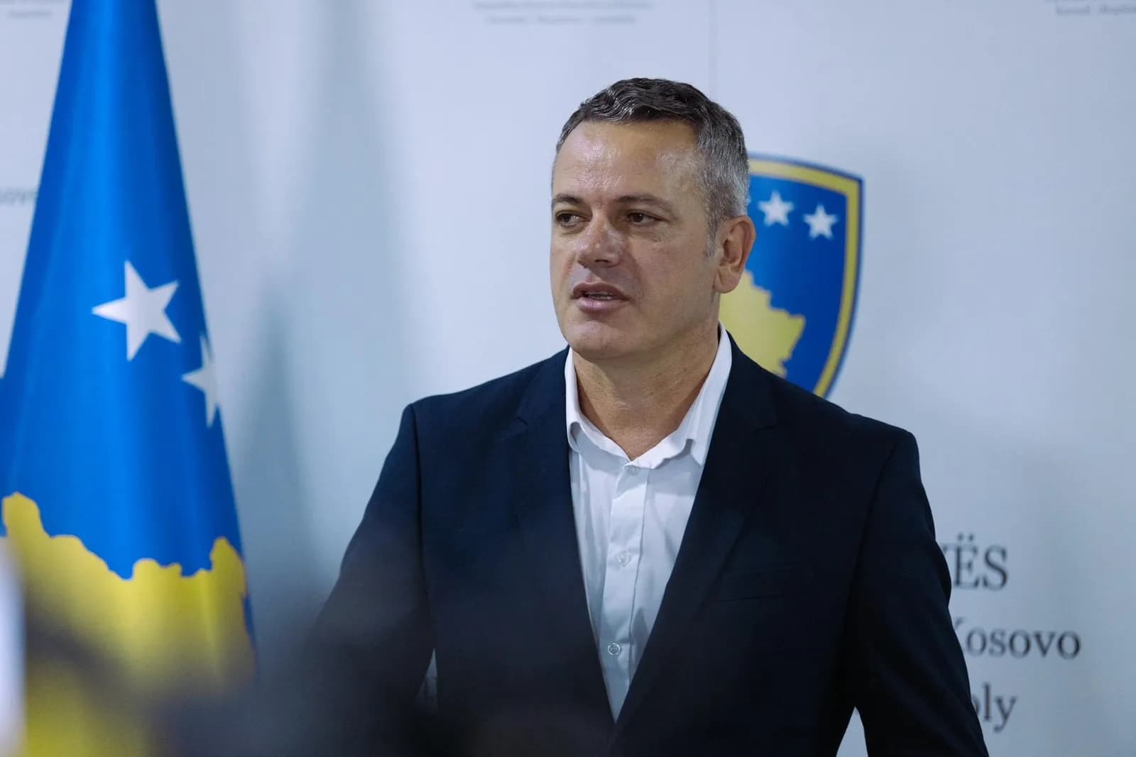 Gashi për amendamentet për president: Lojë e lodhur e manovër politike, është proces që zgjat me muaj