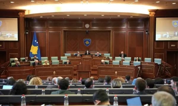 Kutitë për votimin e presidentit/es dërgohen në sallën plenare