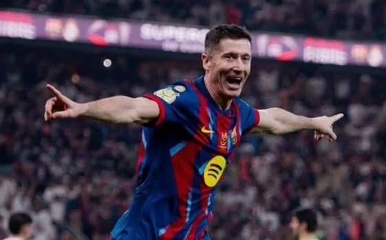 Lewandowski rreth të ardhmes së tij: Asgjë nuk ka ndryshuar në lidhje me kontratën time me Barcelonën