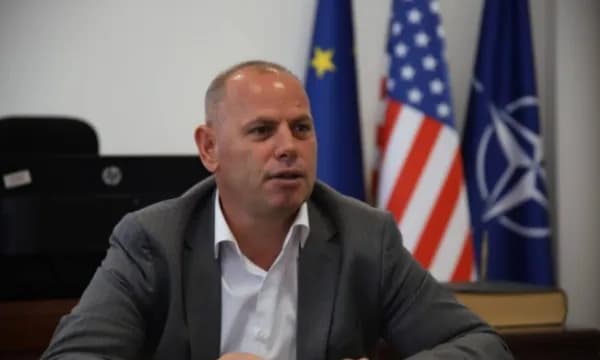 Lladrovci thumbon Kurtin: Ma shpejt zgjidhet presidenti se sa pihet një çaj…