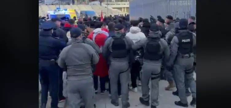 Njësia Speciale largon tifozët pa bileta nga stadiumi ‘Fadil Vokrri’