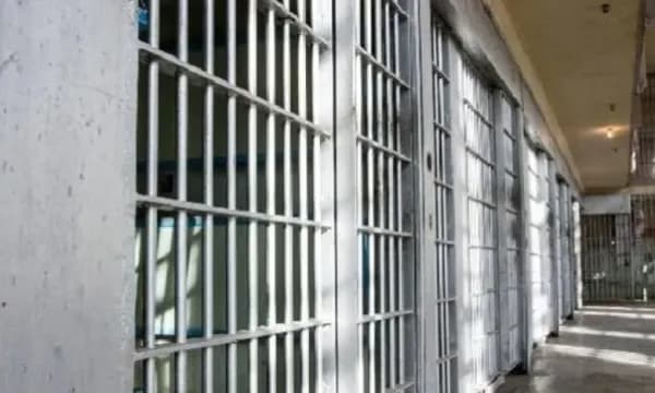 Parandalohet kontrabanda në Dubravë, kapet substancë e dyshuar narkotike