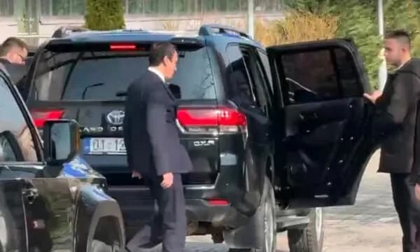 Përfundon takimi me ambasadorët e QUINT-it, Kurti niset drejt Prekazit