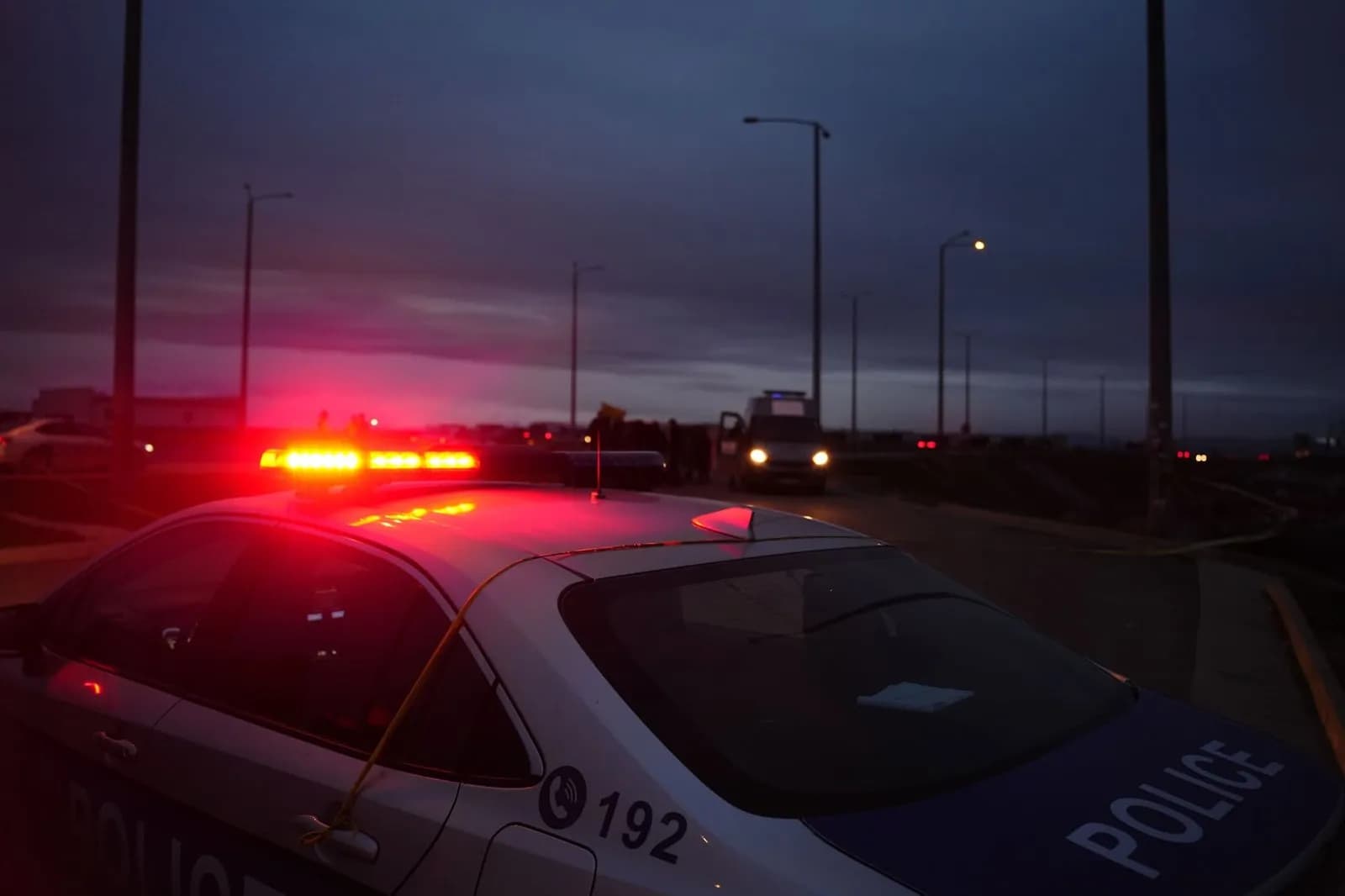 Policia realizon kontroll në Suharekë, gjen narkotikë, armë dhe mjete të rrezikshme