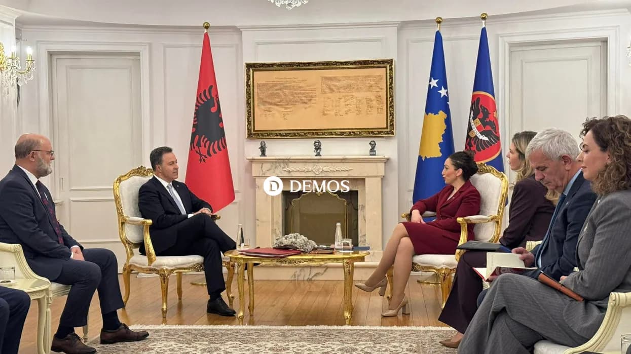 Presidentja Osmani pret në takim kryetarin e Kuvendit shqiptar, Niko Peleshin