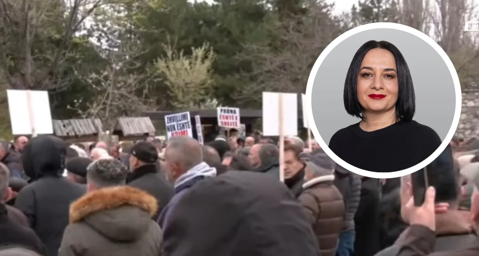 Protestë në hyrje të Rugovës, banorët kundërshtojnë vendimin e Pacollit për ndalimin e ndërtimeve në Bjeshkët e Sharrit