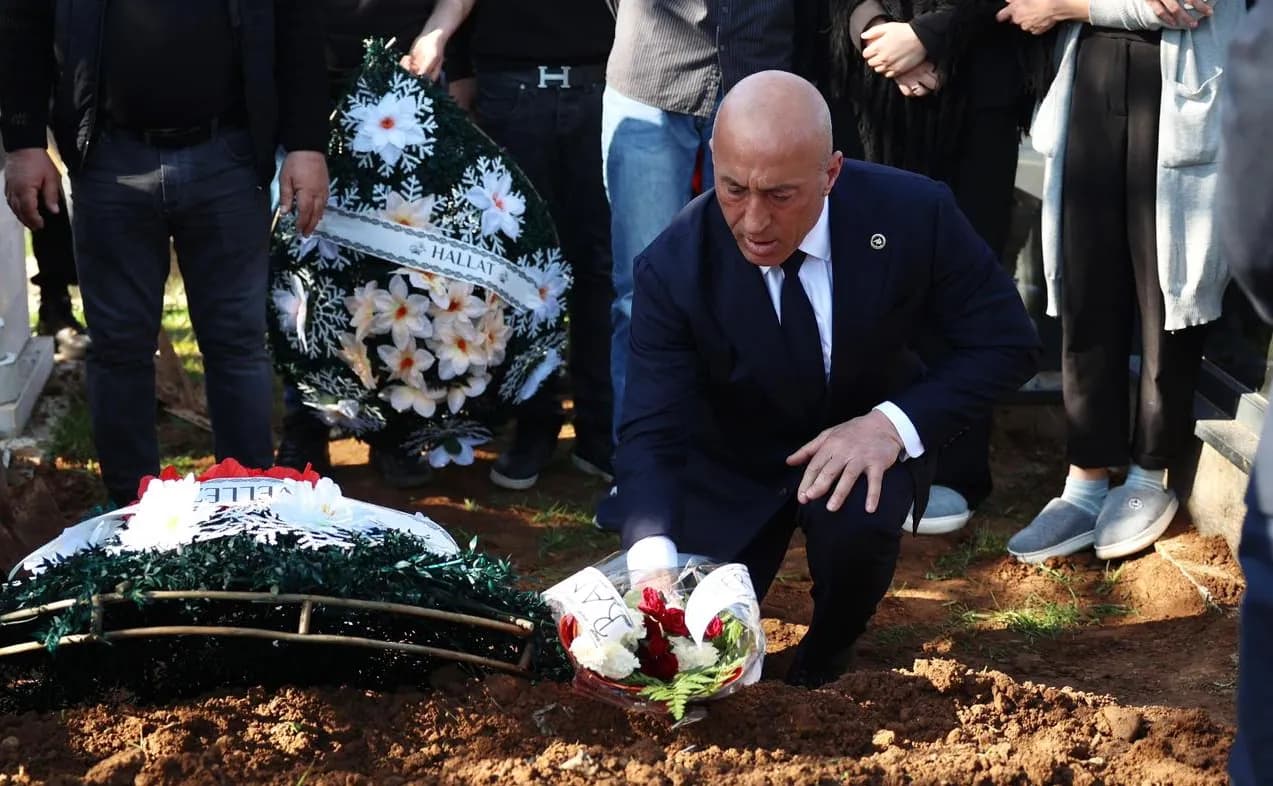 Ramush Haradinaj në varrimin e nipit të Agim Çekut: Ndarje e rëndë, uroj që familja ta gjejë forcën