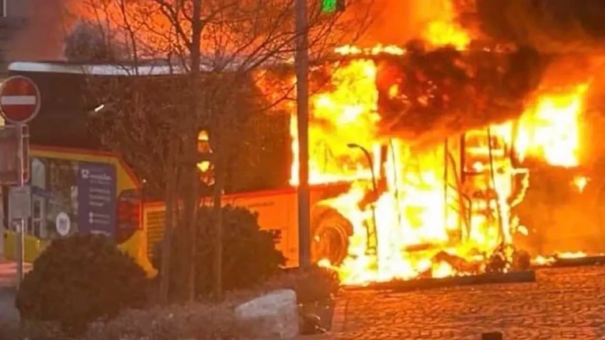 Tragjike: Një person ia vë zjarrin vetës në një autobus në Zvicër, gjashtë të vdekur