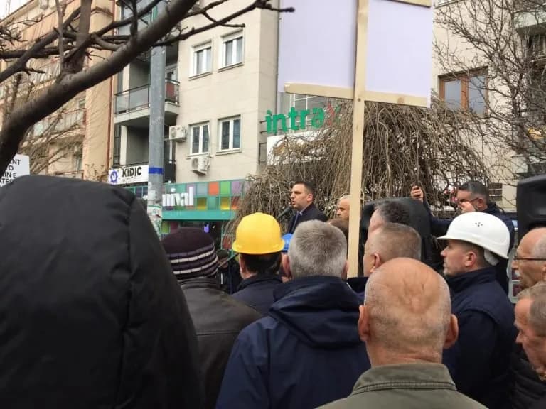 Tri shkresa pa përgjigje: Sindikata e Re e KEK-ut akuzon Hekuran Muratin për heshtje ndaj kërkesës për pagën e 13-të