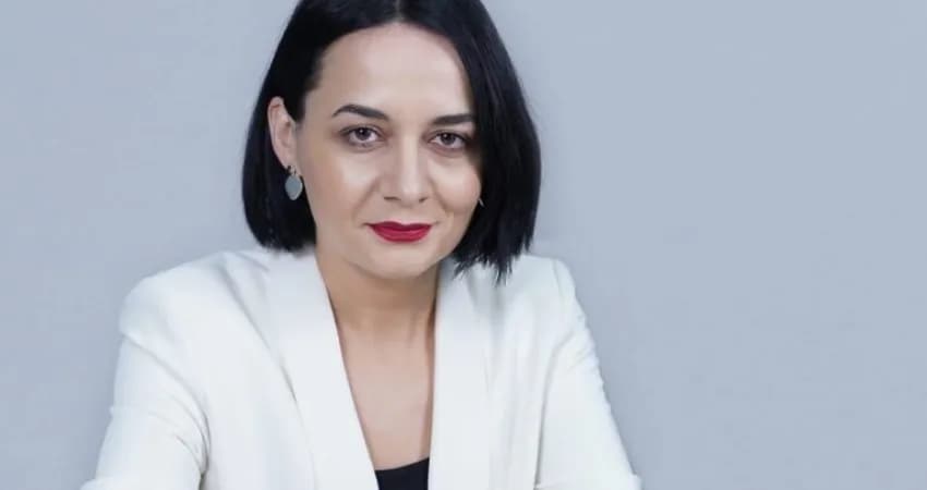 Vëllai i Fitore Pacollit: Vjosa Osmani është në orkestër me Vuçiqin, s’i konvenon Kurti kryeministër