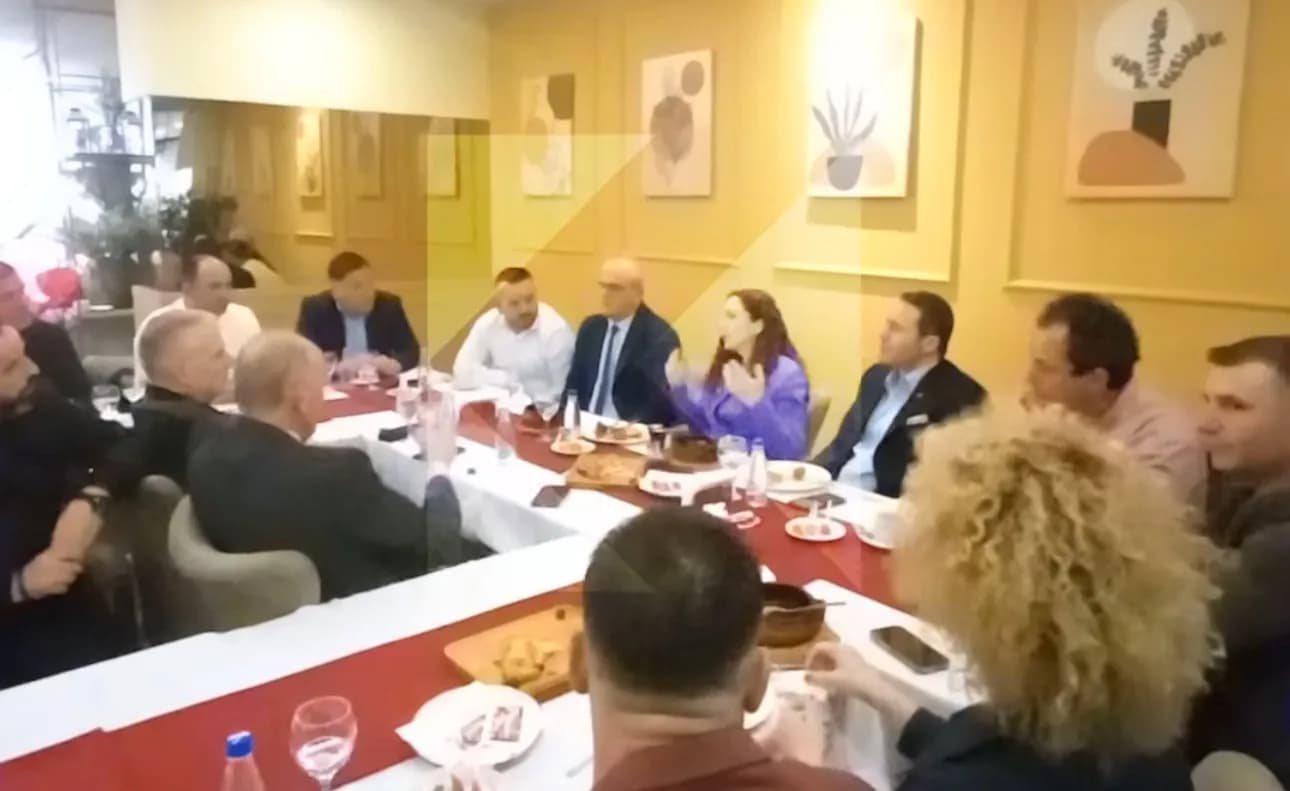 Vjosa Osmani për iftar në Lipjan, krah për krah me Haxhi Avdylin: Raportohet se kishte edhe anëtarë të LDK-së