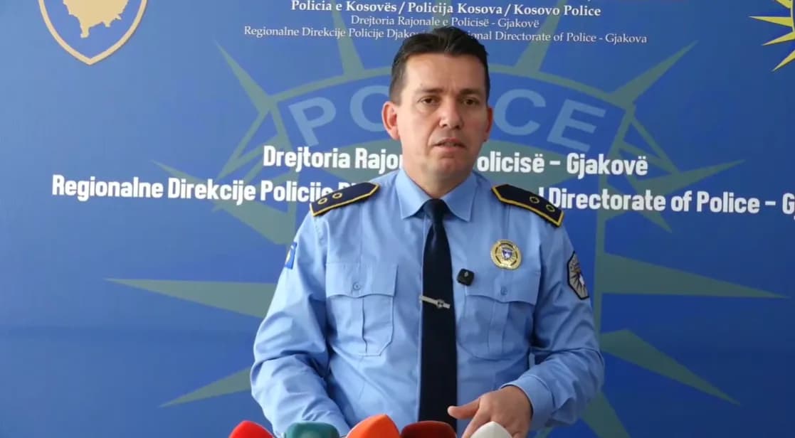Vrasja në Gjakovë, Policia mbanë konferencë: Janë gjetur disa gëzhoja te armës dhe një armë e ftohtë