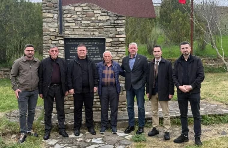 28 vjet nga themelimi i Akademisë së parë ushtarake të UÇK-së, homazhe në Aqarevë