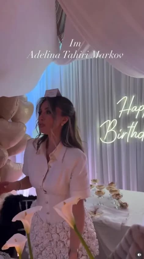 Adelina Tahiri feston ditëlindjen, në sfond dëgjohët kënga ku përmendet “serbia, serbia”