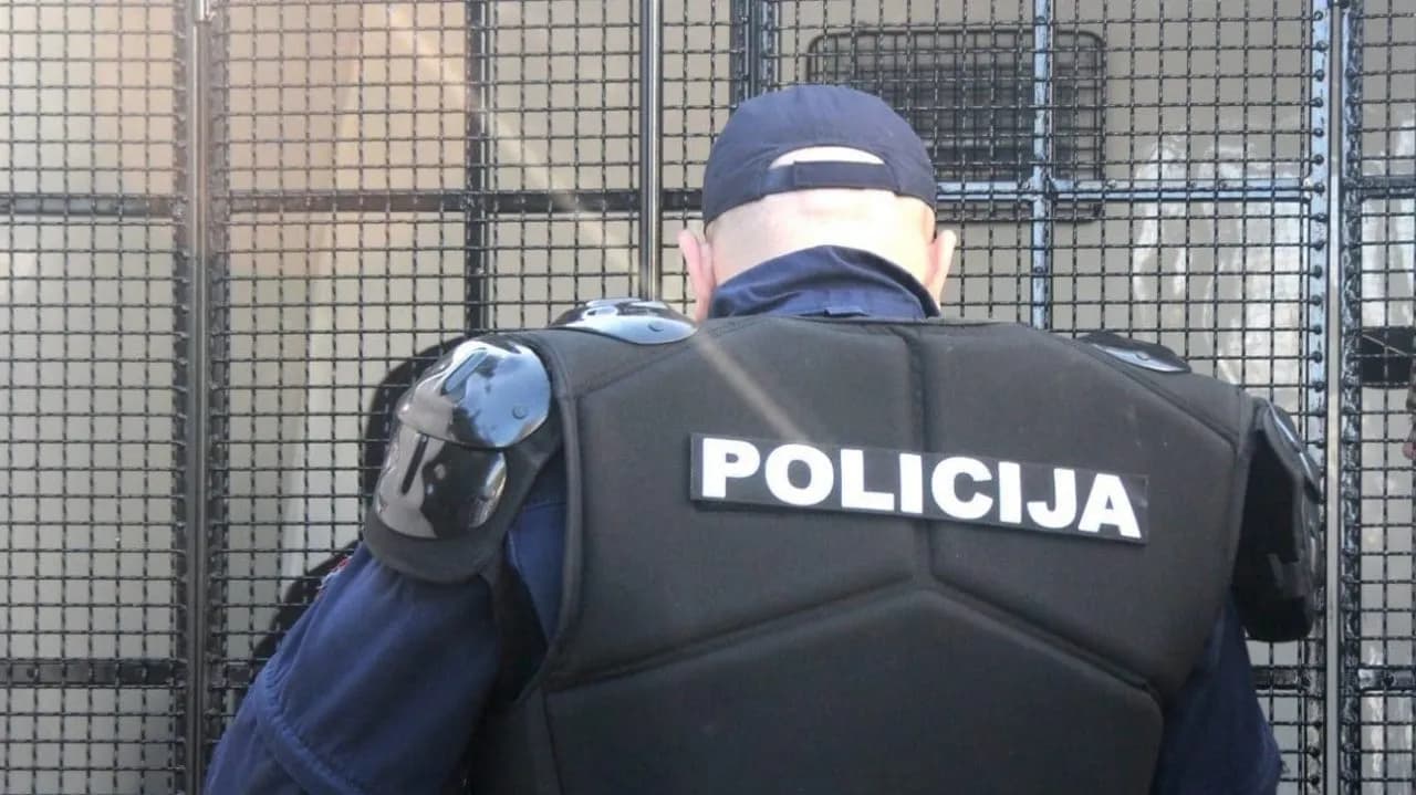 Alarm për bomba në Mal të Zi: Kërcënime në 24 shkolla dhe në Aeroportin e Podgoricës, Policia nis kontrollet urgjente
