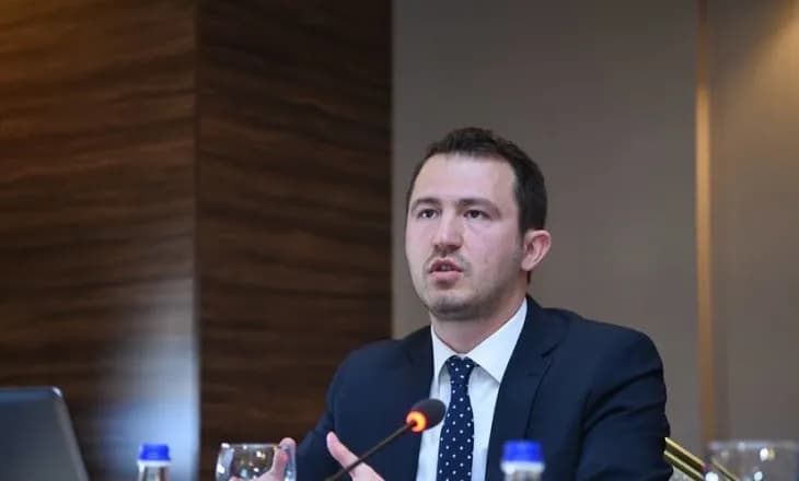 Albert Krasniqi: Kurti do ballafaqim me Osmanin kur është më i fortë politikisht, krizat skenar i mundshëm