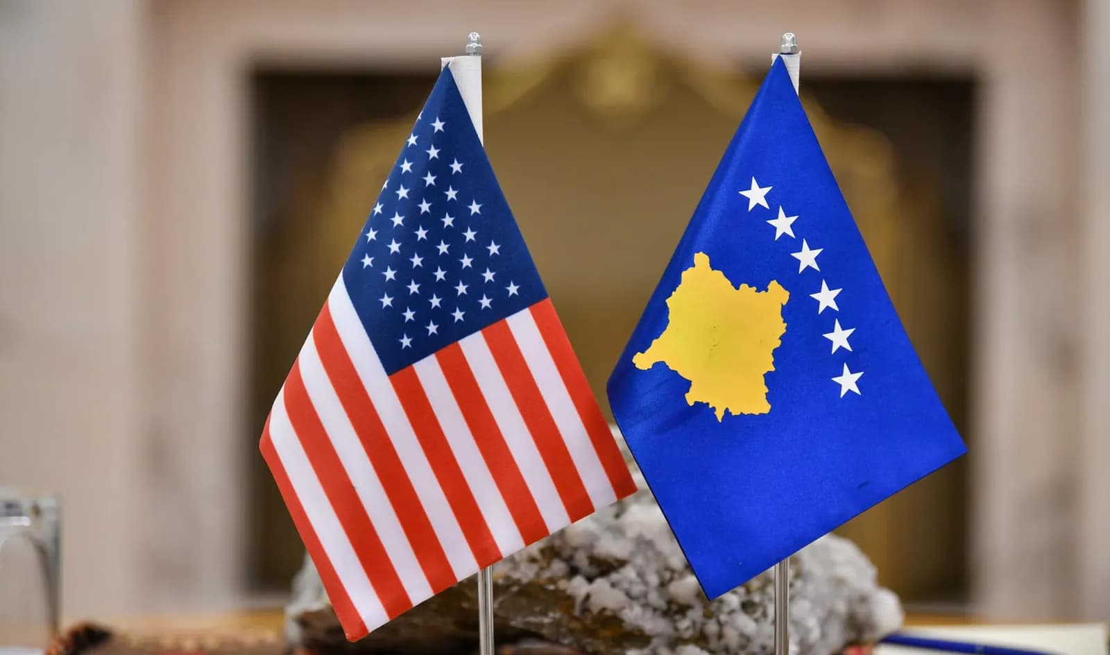 Ambasada e SHBA-së rikujton: 18 vjet më parë Kosova dhe ShBA-të zyrtarisht vendosën marrëdhënie diplomatike