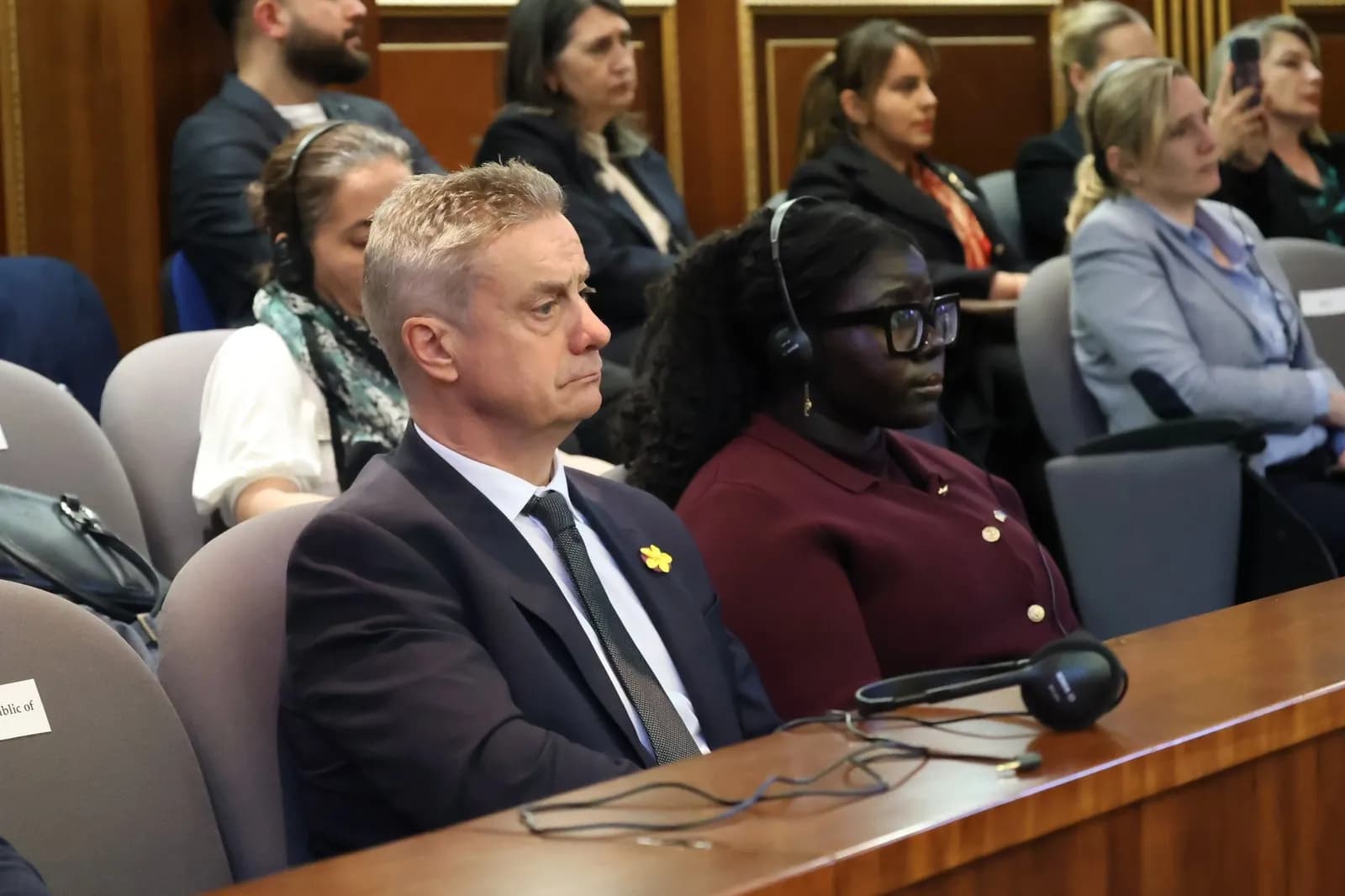 Ambasadori britanik rikonfirmon angazhimin për drejtësi për të mbijetuarit e dhunës seksuale gjatë luftës në Kosovë
