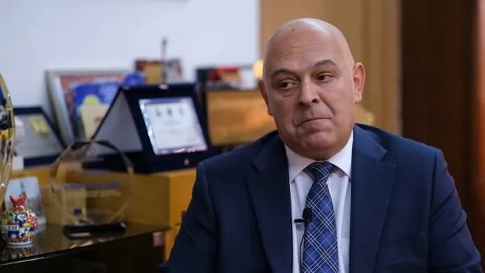 Ardian Gjini: Sonte pamë nisje të rrënimit të rendit kushtetues!