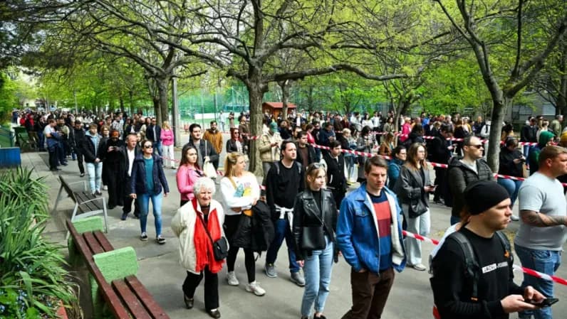 BBC nxjerr sondazhet e fundit para mbylljes së kutive të votimit, opozita e Magyar fiton zgjedhjet përballë Viktor Orban