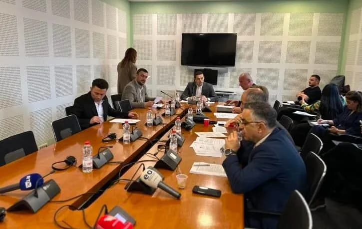 Debat mes pozitës dhe opozitës për shkarkimin e komisionit për provimin e jurisprudencës