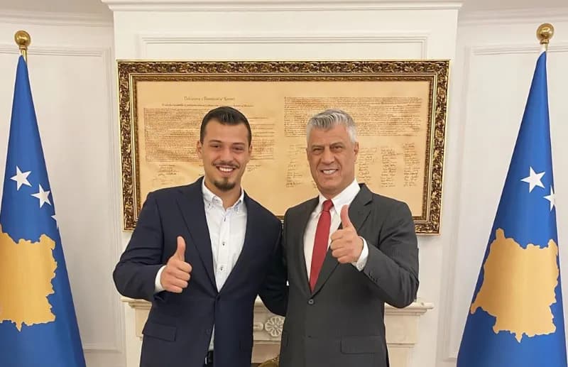 Deklarata e Fatos Gecit, reagon djali i ish-presidentit Thaçi?
