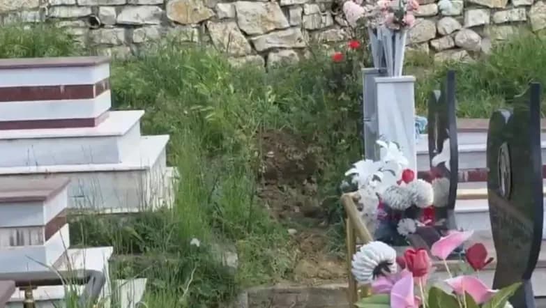 E pazakontë: Hajnat vjedhin eshtrat e gruas që vdiq 17 vjet më parë në Lushnje