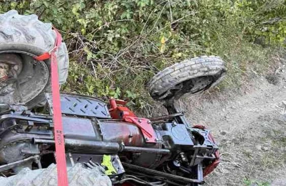 E rëndë: Ky është personi që humbi jetën tragjikisht në Istog – u rrokullis me traktor pasi shkoi në mal për dru