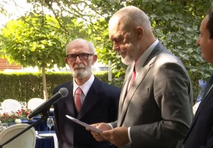 Edi Rama reagon pas lajmit për vdekjen e Qosjes: Lamtumirë shqiptar i mirë