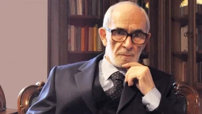 Familja e Rexhep Qosjes: Është varrosur por s’do të ketë pritje për ngushëllime, s’marrim pjesë në organizime institucionale