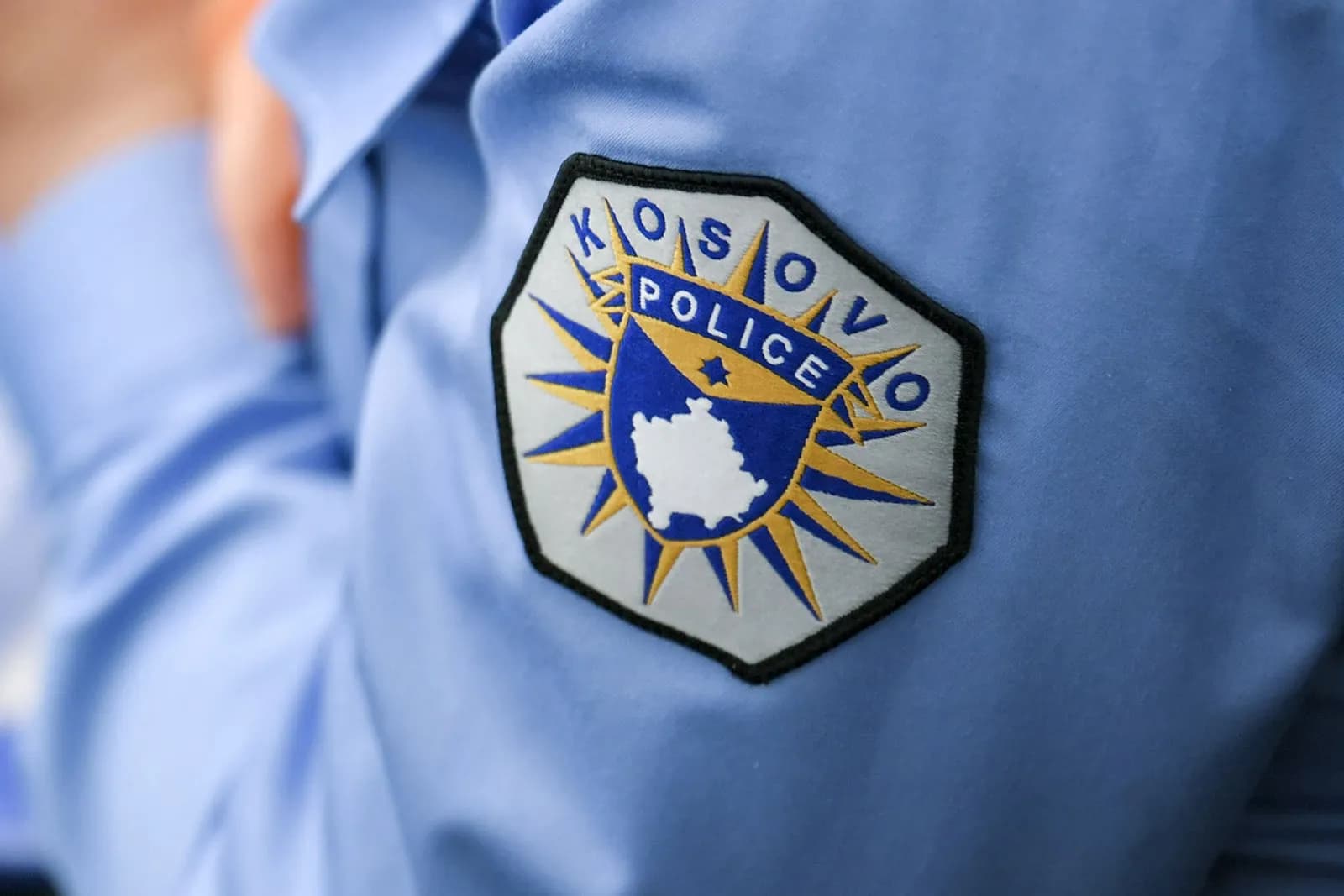 Gjendet pa shenja jete 48-vjeçari në Mitrovicë, policia hap rastin “hetim mbi vdekjen”