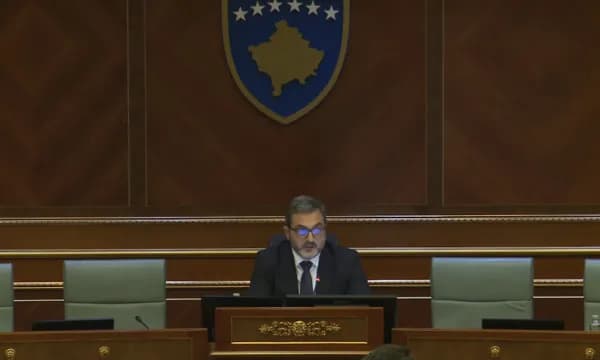 Gola i vetëm në Kuvend si nënkryetar: S’është fer të tërhiqen paralele mes Vetëvendosjes dhe Listës Serbe