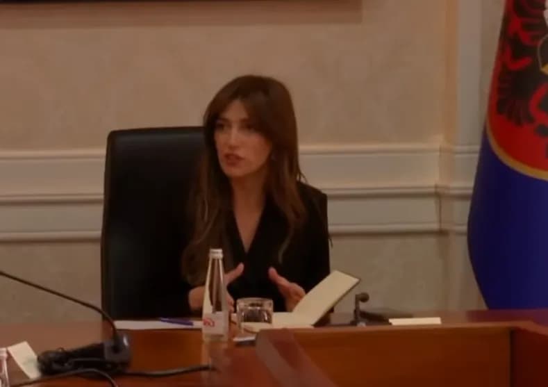 Haxhiu mbërrin në Presidencë, pas pak nis takimi me liderët e partive