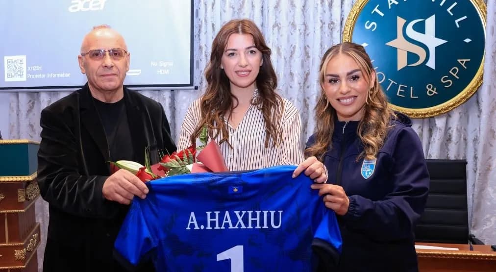 Haxhiu viziton ekipin e femrave të Kosovës para ndeshjes me Bullgarinë