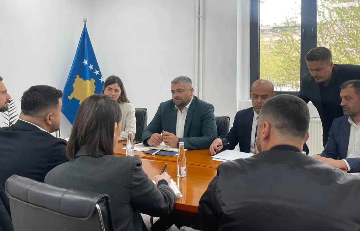 Humbjet e jetëve në vendin e punës, Hoti takohet me Shoqatën e Ndërtimit në Kosovë