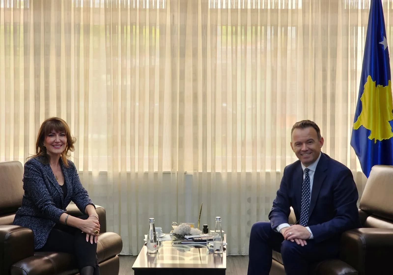Ish-presidentja Jahjaga shkon në Mitrovicë, pritet në takim nga Faton Peci