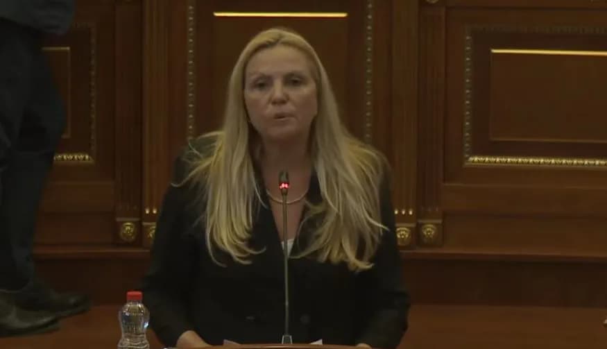 Kadriaj ironizon: VV e ka çliru Mitrovicën duke i pranu strukturat e Serbisë, e pranuan Zajednicën e ia falën 10 hektarë Manastirit
