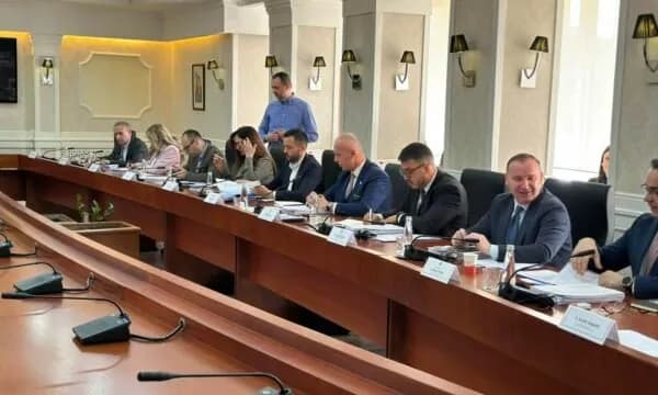 Komisioni nis intervistimin e kandidatëve për gjyqtarë në Gjykatën Kushtetuese, mbledhja mbyllet për media