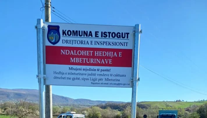 Komuna e Istogut vendos tabela paralajmëruese për ruajtjen e mjedisit