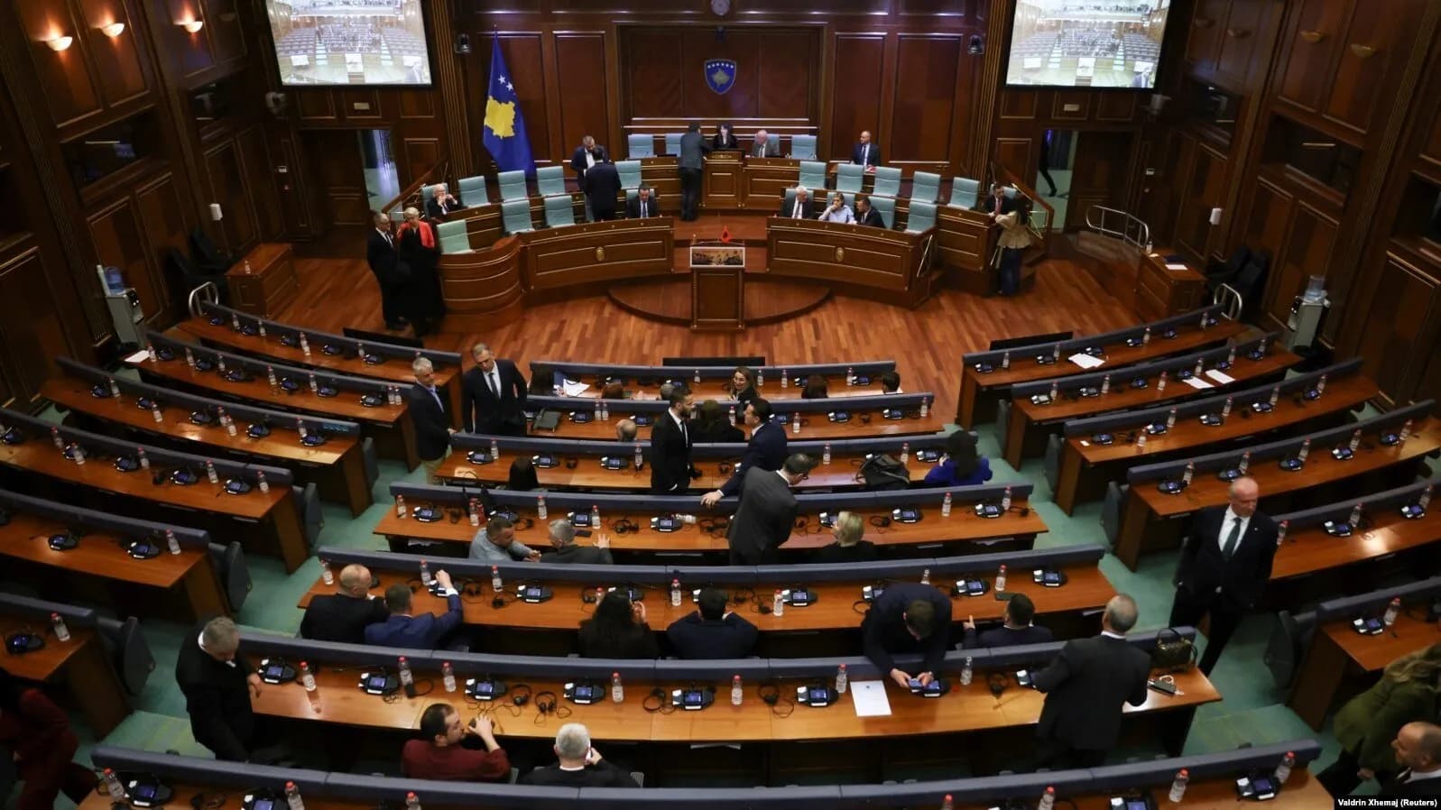 Kryhet raundi i dytë i votimit për 2 gjyqtarët e Kushtetueses – Eliminohet nga gara edhe një kandidat, mbesin edhe katër