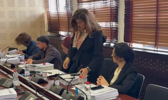 “Kur flas unë, ti ndalesh”, Musliu largohet nga komisioni pas përplasje me Kryeziun e VV’së