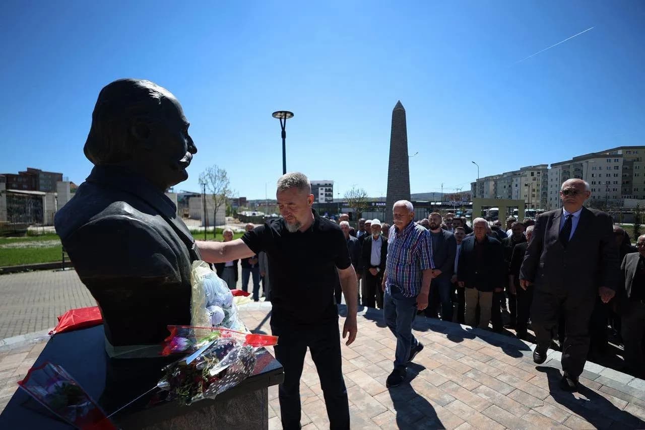 Lushtaku përkujton grupin e 23 intelektualëve të zhdukur në Skenderaj