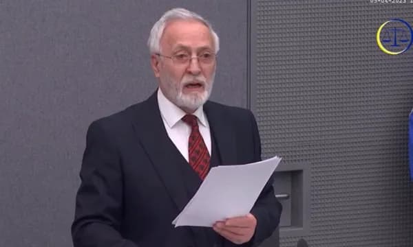 Mbrojtja e Jakup Krasniqit: Nuk ka prova për “ndërmarrje të përbashkët kriminale”, kërkohet lirimi