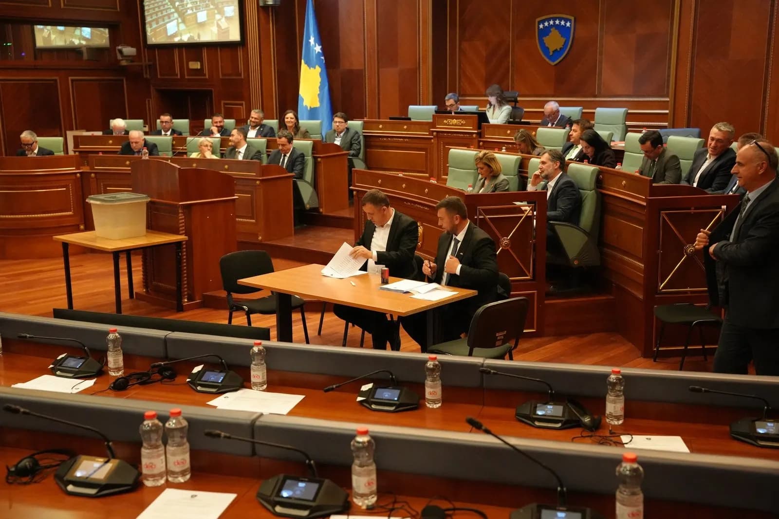 Më pak se dy orë deri në përfundimin e afatit kushtetues