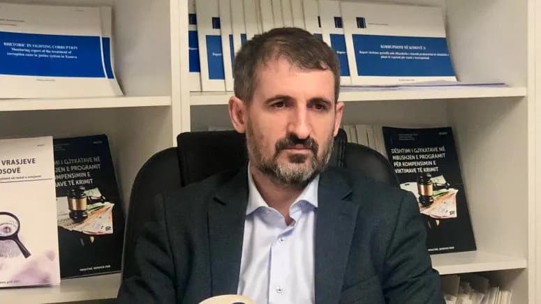 Miftaraj: Nëse deputetët nuk arrijnë t’a zgjedhin Presidentin deri me 28 prill, Kuvendi shpërndahet në mënyrë automatike