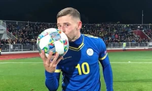 Mori kritika që s’e bëri asnjë postim për Kosovën duke e ndjekur Suedinë, reagon Arbër Zeneli